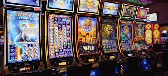 Ilustrasi pemainan sportsbook, slot online, live casino mobile ori77